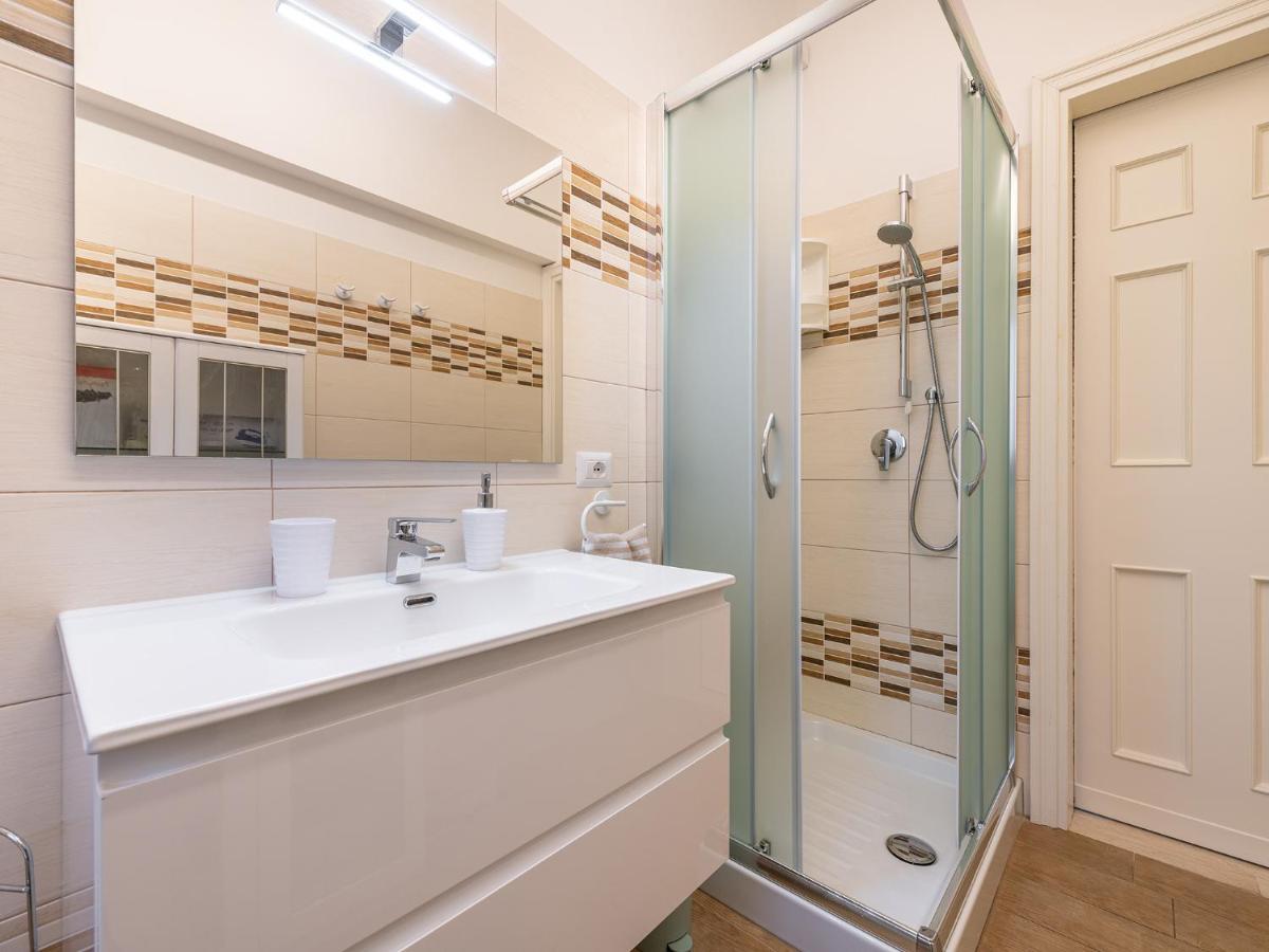 קליארי Apartment On Shopping Street מראה חיצוני תמונה